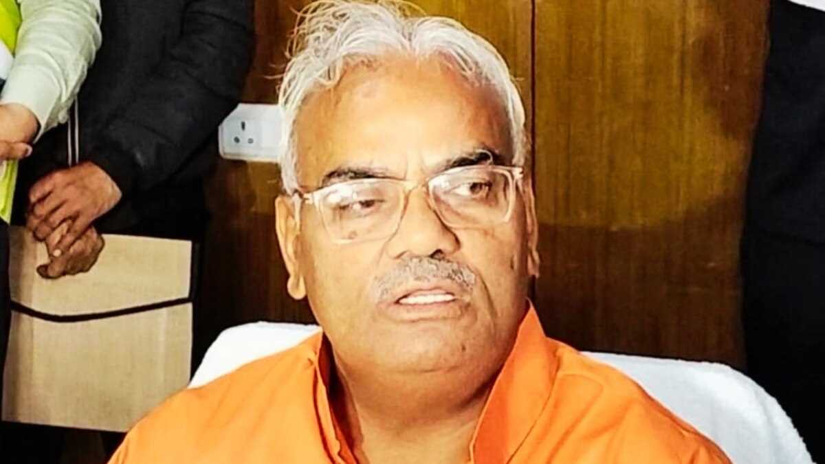 राजस्थान के शिक्षा मंत्री का ऐलान, अब स्कूलों में अकबर को नहीं पढ़ाया जाएगा महान